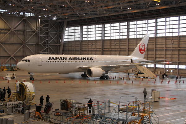 ボーイング767－300ER …：日本航空「鶴丸」お披露目フライト