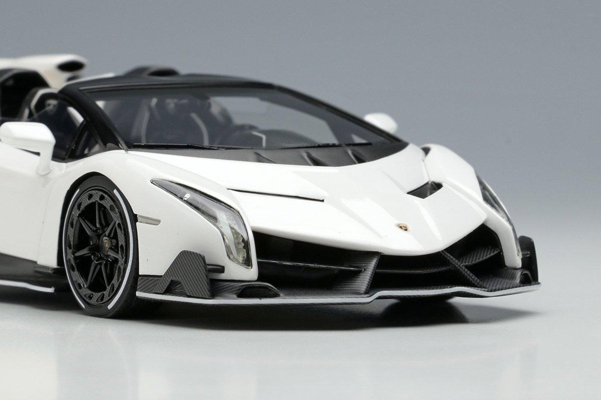 Make Up Co., Ltd. / Lamborghini Veneno Roadster 2015