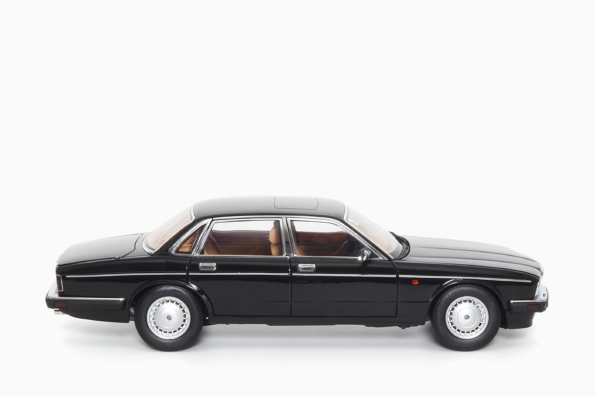 Almost Real Jaguar Daimler XJ6 (XJ40) Black 1/18 Diecast Car