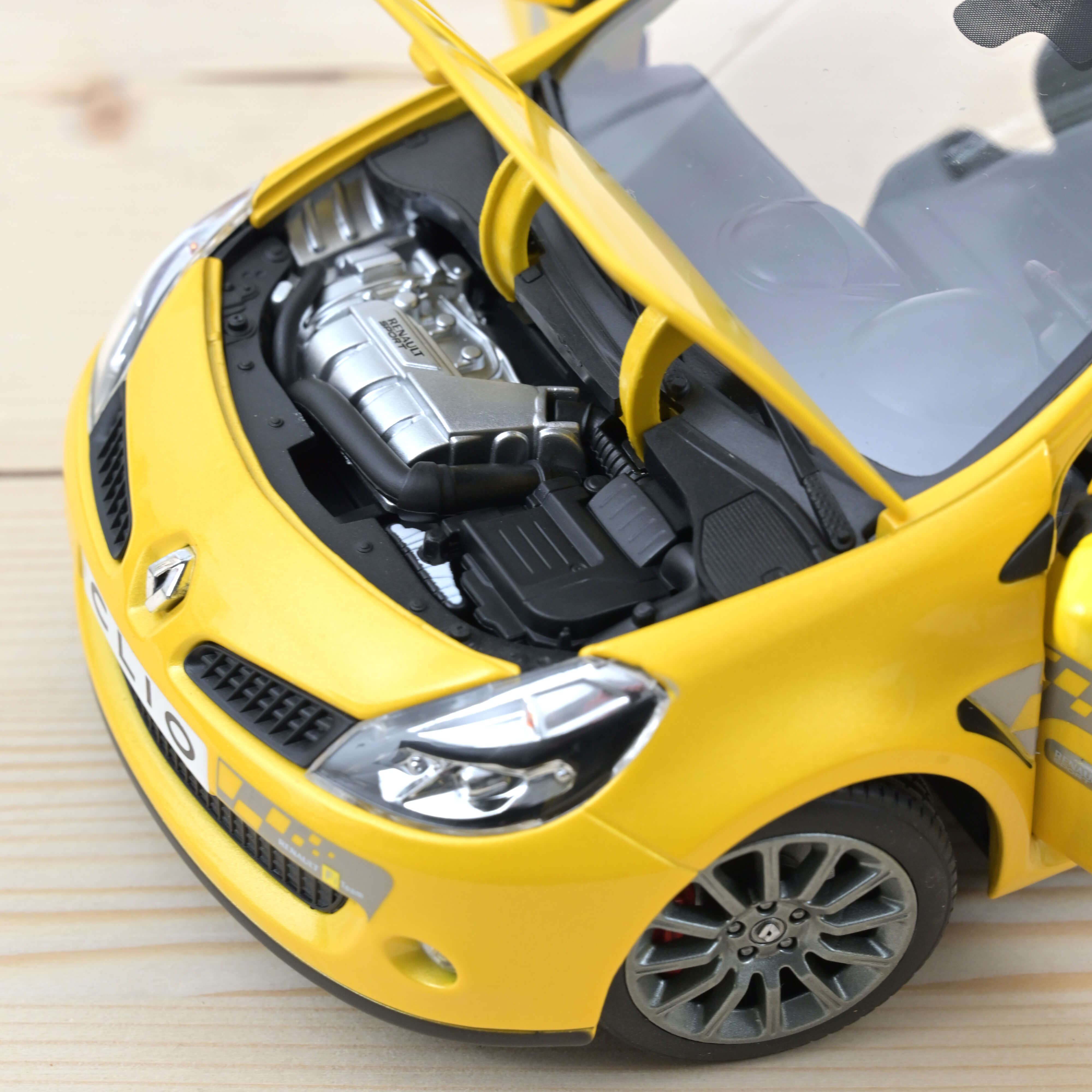 Renault Clio R.S. F1 Team 2007 Sirius Yellow 1:18 – Norev