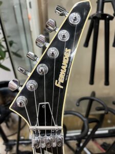 謎めいた中古フェルナンデスギターが1台・・・ | スタッフブログ