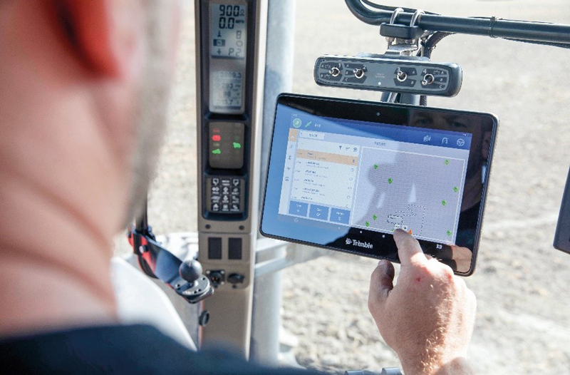 農業用新型GNSSガイダンス・自動操舵システム用ディスプレイ「Trimble
