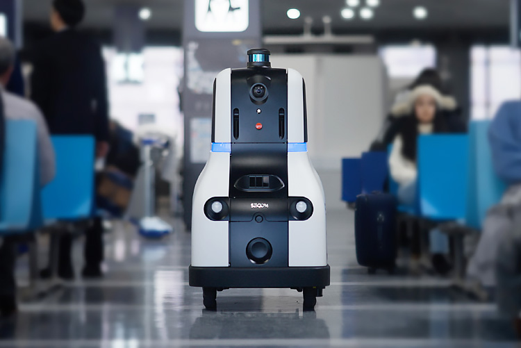 公共空間と調和するセキュリティロボット「cocobo（ココボ）」｜法人