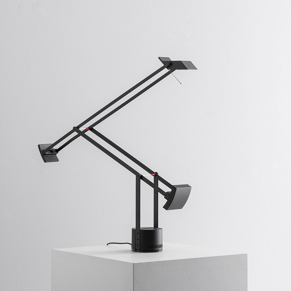 ティチオ テーブルランプ LED / ブラックArtemide（アルテミデ
