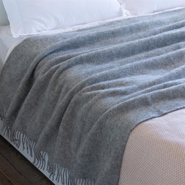 ウールスロー 130×200cm / ゴットランド グレーKLIPPAN（クリッパン