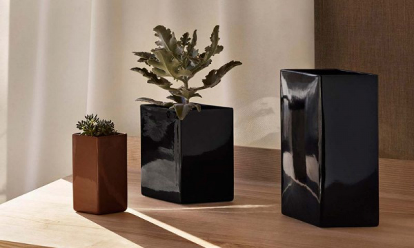 ルーツ セラミックフラワーベース180mm / ブラウンiittala（イッタラ