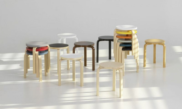 スツール60 / レッドラッカー 組立て無料Artek（アルテック） | 公式