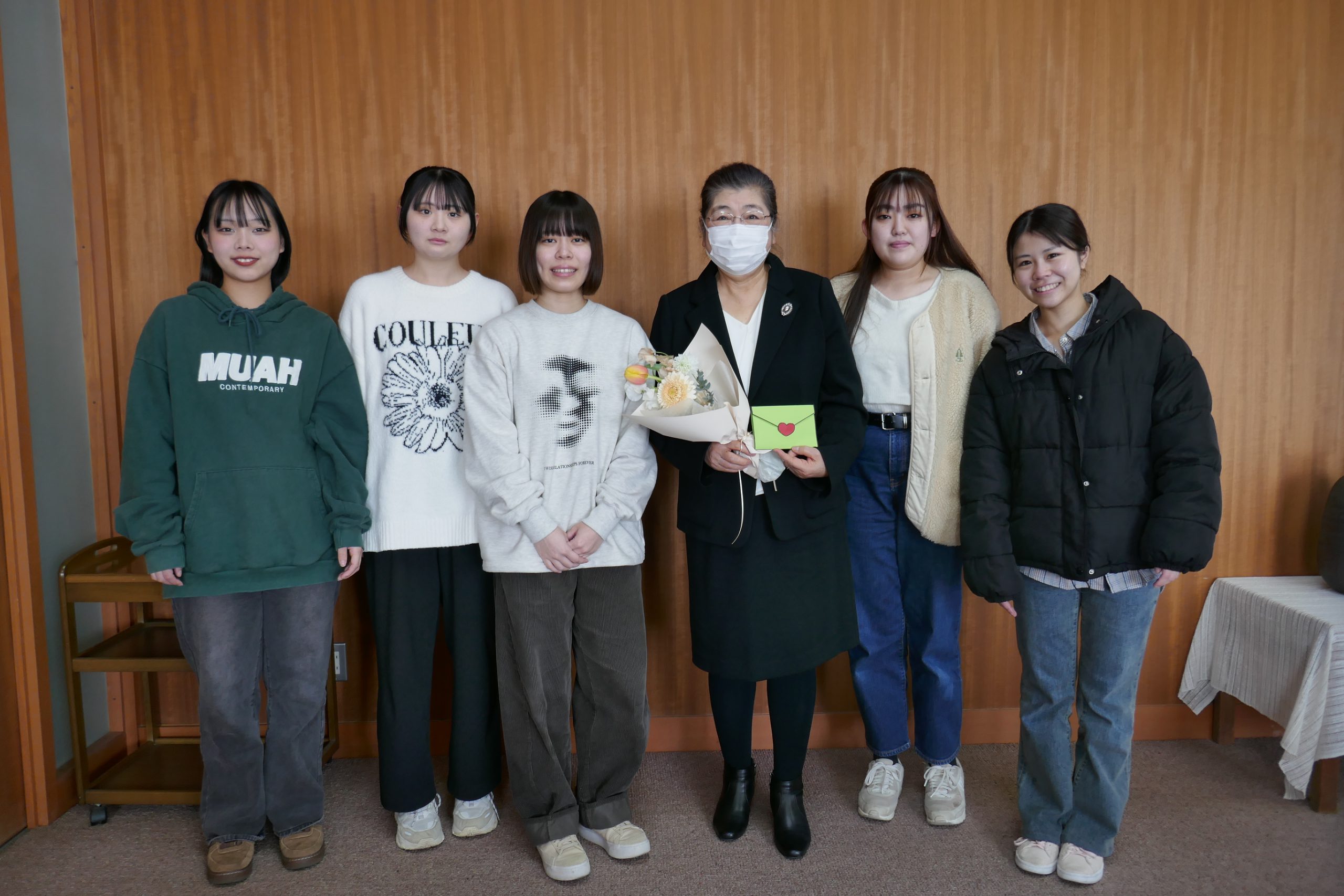 寮生が学長室を訪問しました | お知らせ | 山陽学園大学・山陽学園短期