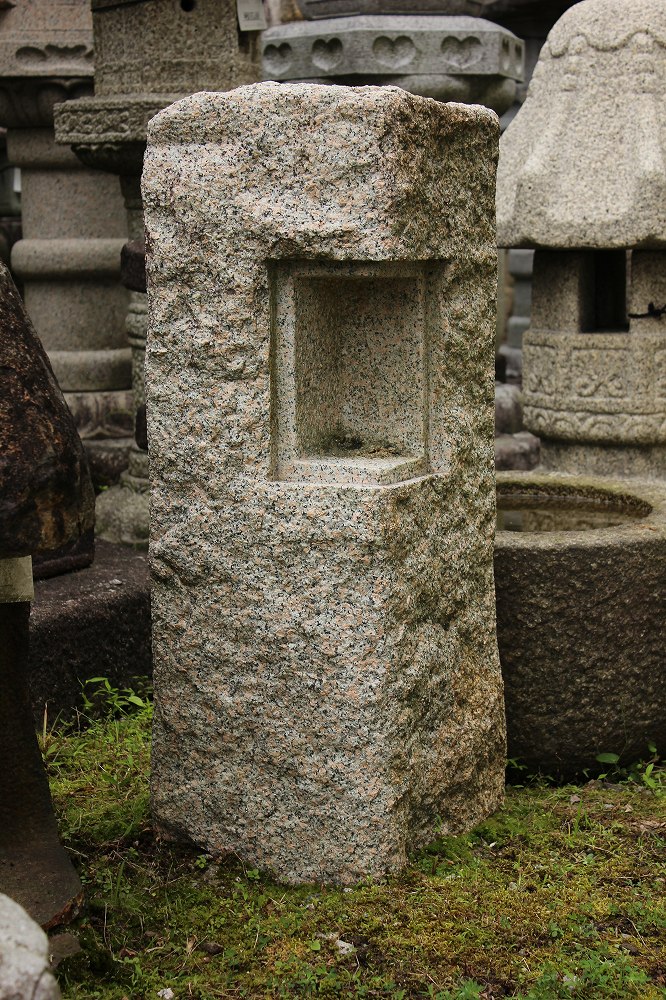 角あかり（万成石）の製品案内愛知県岡崎市の石灯篭・水鉢蹲など石材