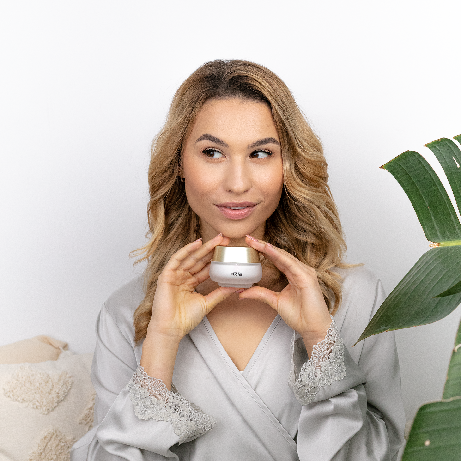 Le Rose Age Defense Hydrating Eye Cream - Pearl De Flore