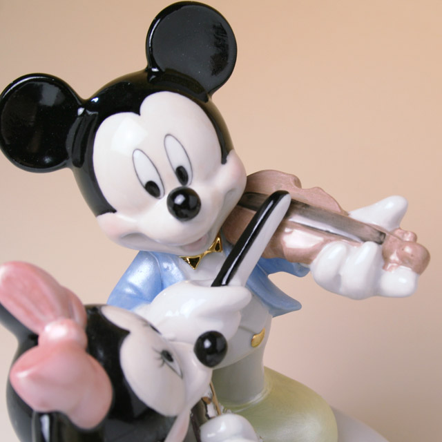 Disney ヴァイオリンを弾くミッキーとフルートを奏でるミニー レース