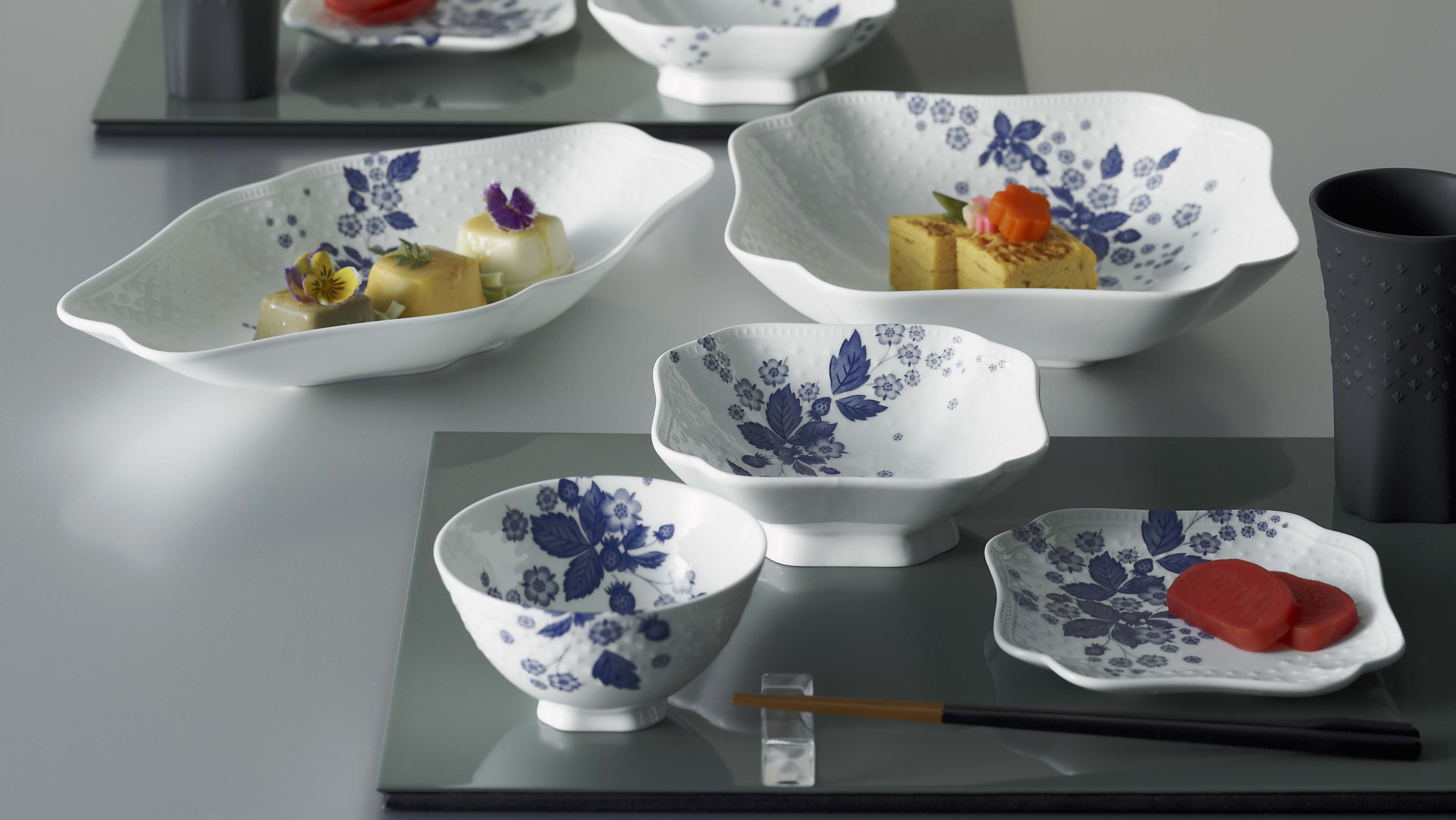 ストロベリー ブルーム インディゴ|WEDGWOOD公式オンラインストア