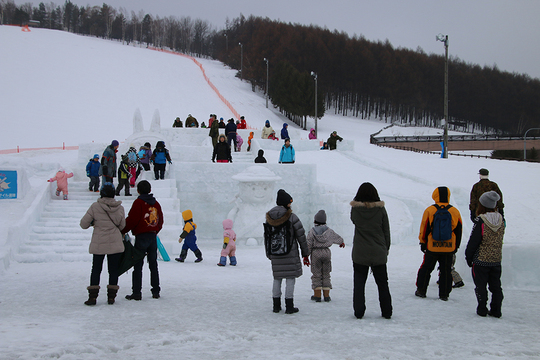 フォトトピックス【「ラベンダーの妖精」雪像が登場！】 | 北海道中