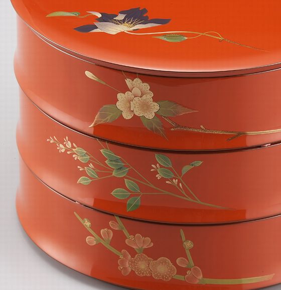 丸三段重・四季草花蒔絵 825,000円（税込） | 輪島塗の塗師屋 輪島漆器