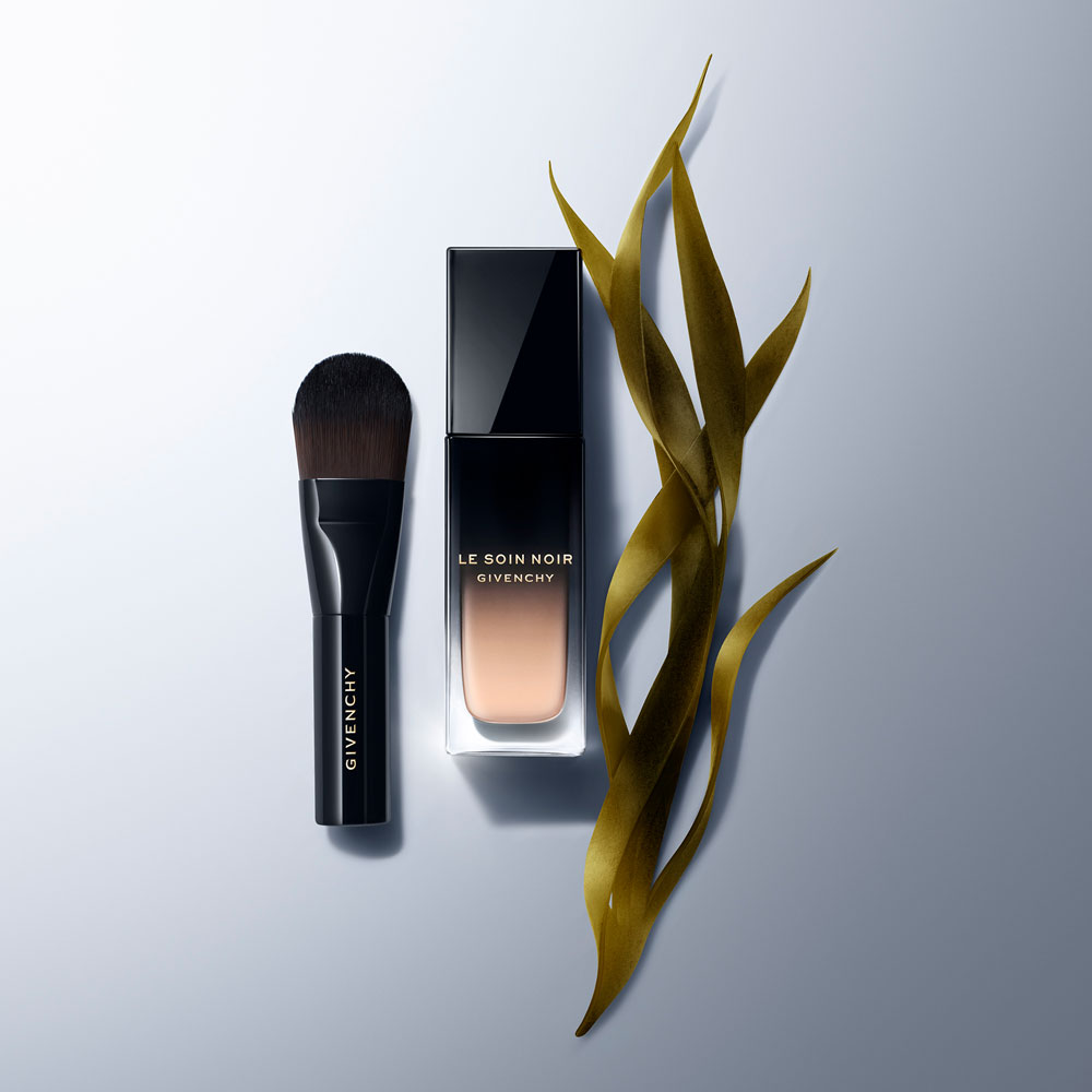 GIVENCHY（ジバンシイ） ソワン ノワール セラム ファンデーションの
