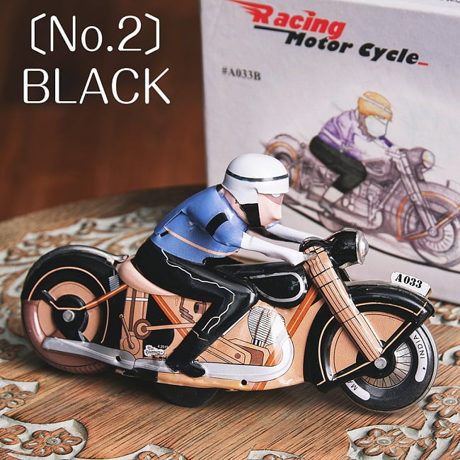 ゼンマイ式 アクセルターンを決めるクラシックバイクレーサー インドの