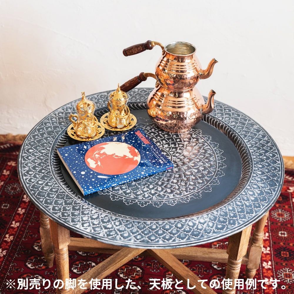 金属工芸品の街、モラダバードから ブルーブラック 花模様の手彫り