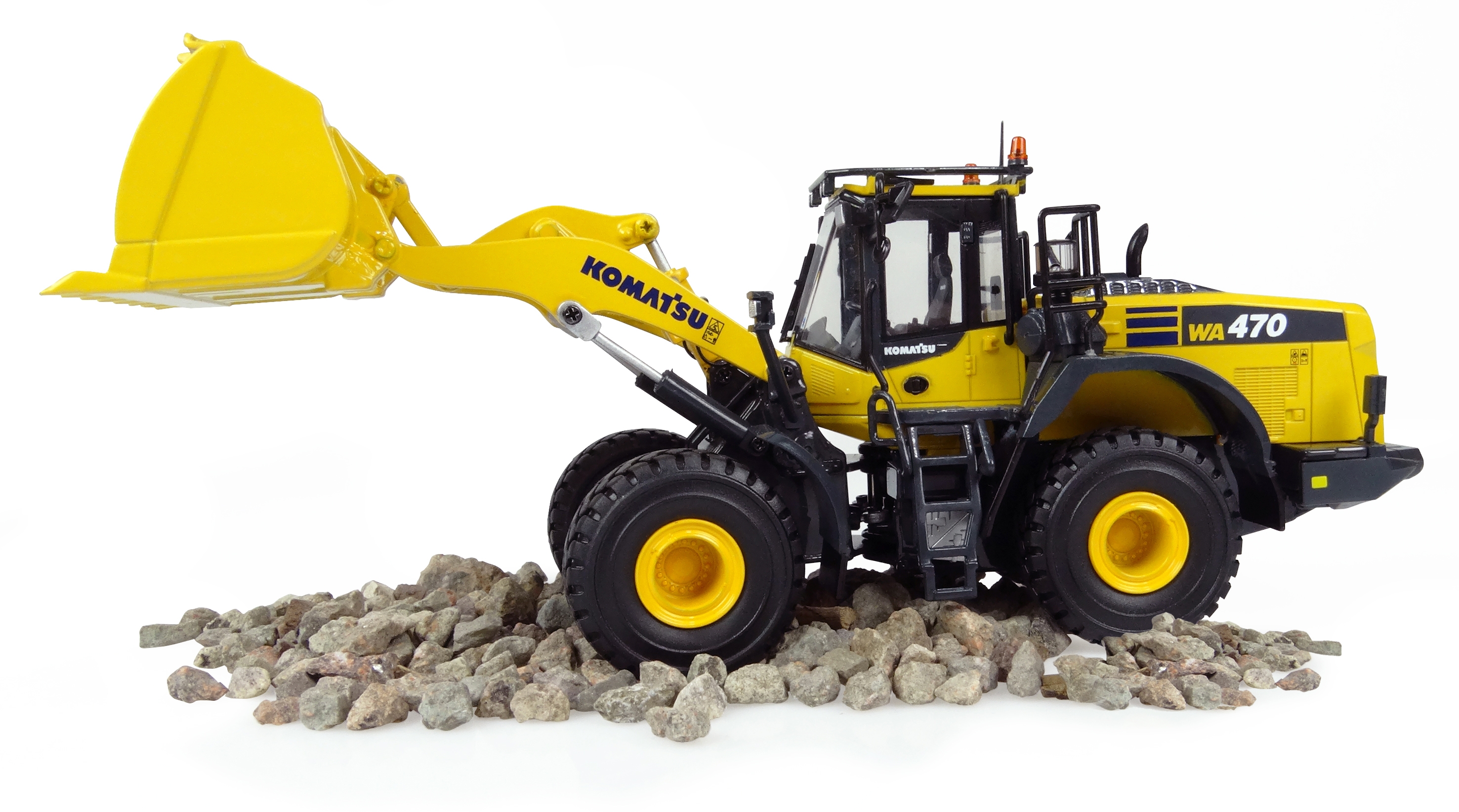 Komatsu WA 470-8 - UNIVERSAL HOBBIES