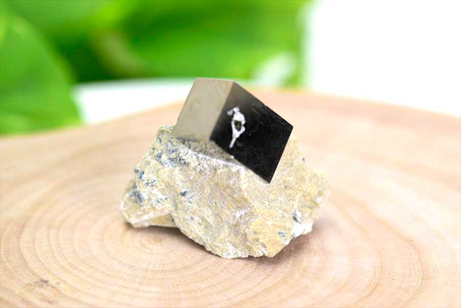 スペイン産パイライト 母岩付き原石｜立方体結晶｜キュービック