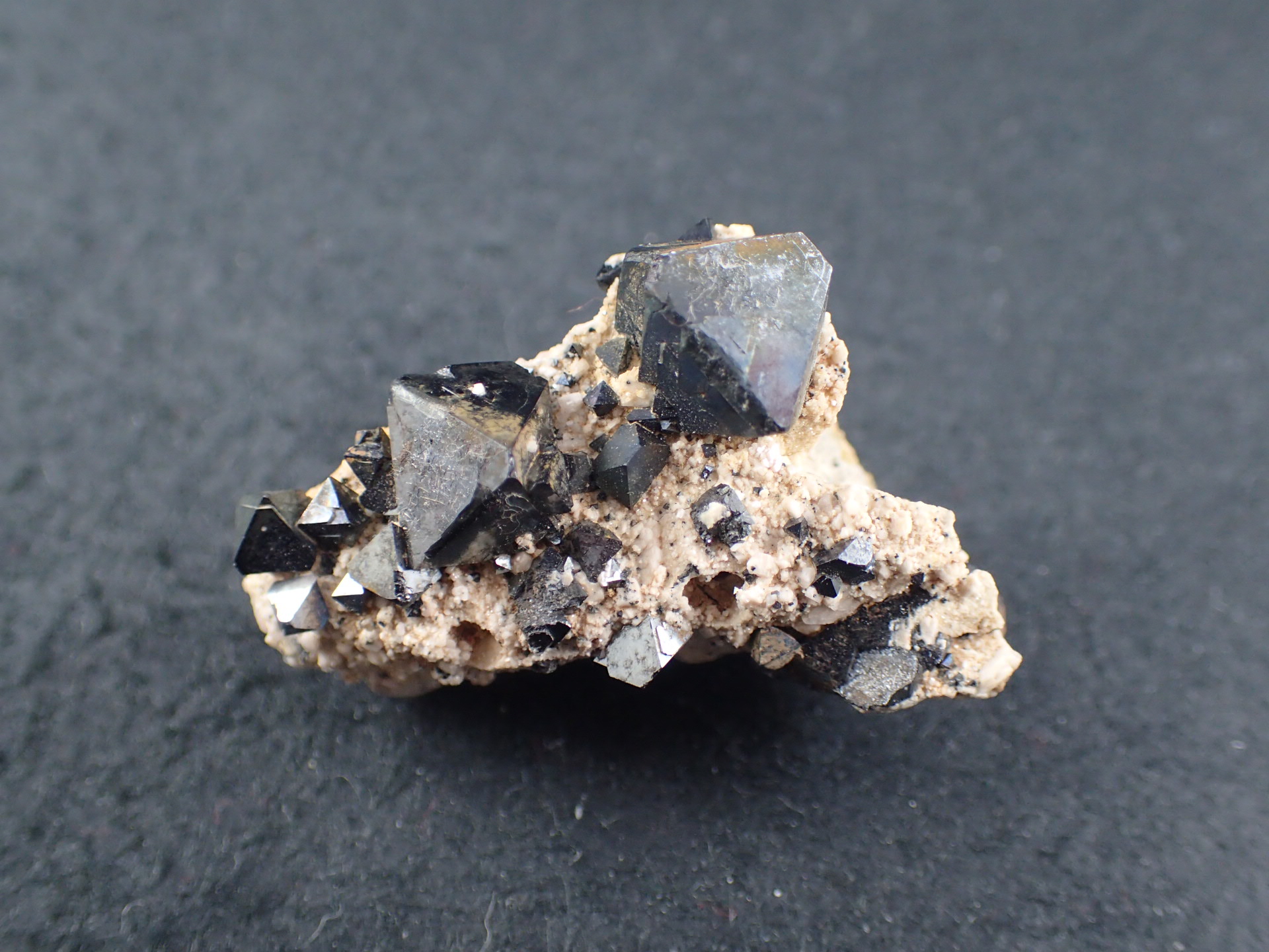 最高品質磁鉄鉱(Magnetite) Potosi, Bolivia 産 ｜石の販売専門店【vec