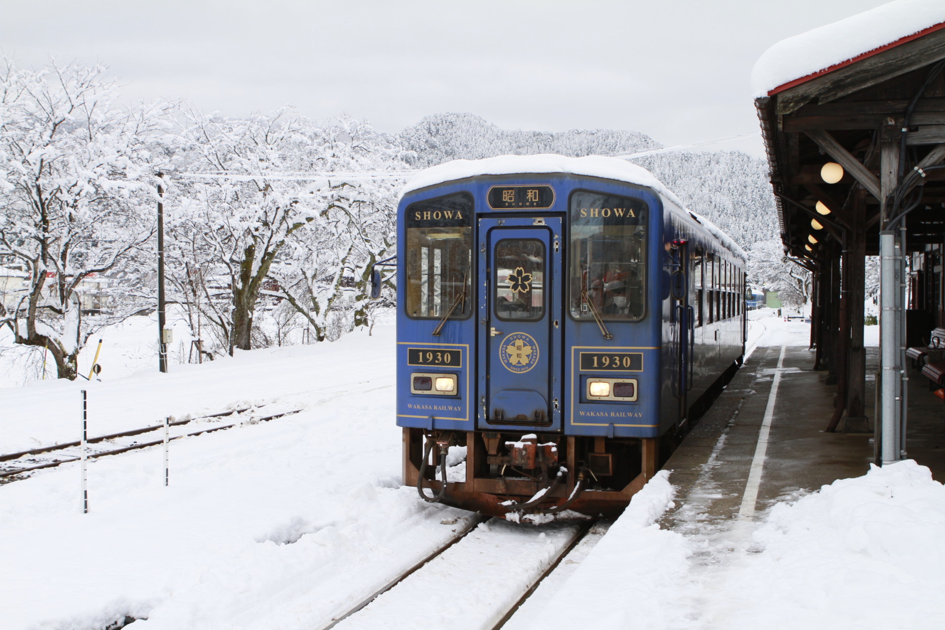 雪景色の八頭若桜谷で地酒列車が行われました！ - やずナビ | 豊かな