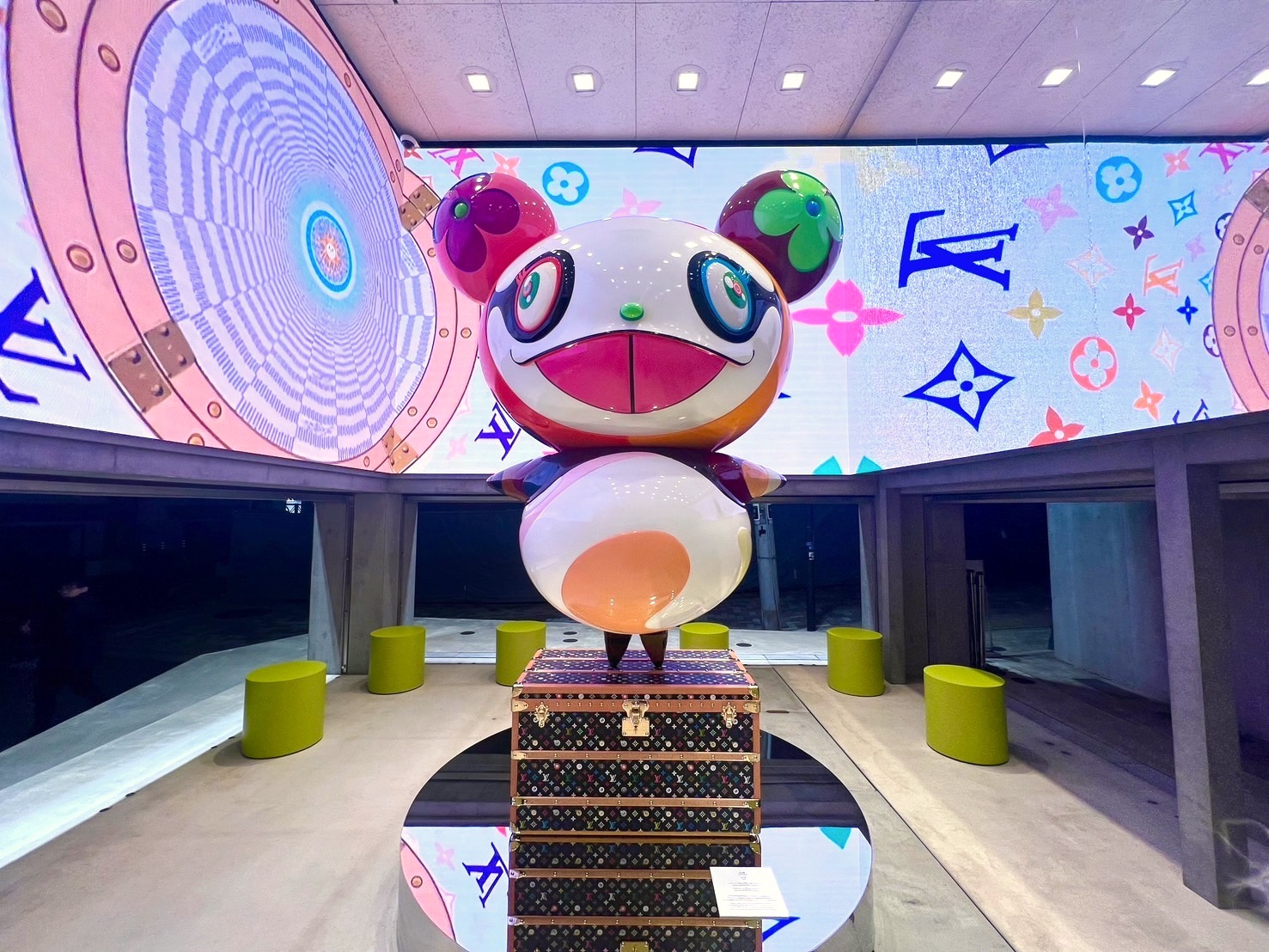 1月9日(木)12時よりWEBショップにて村上隆新作エディションサイン入り