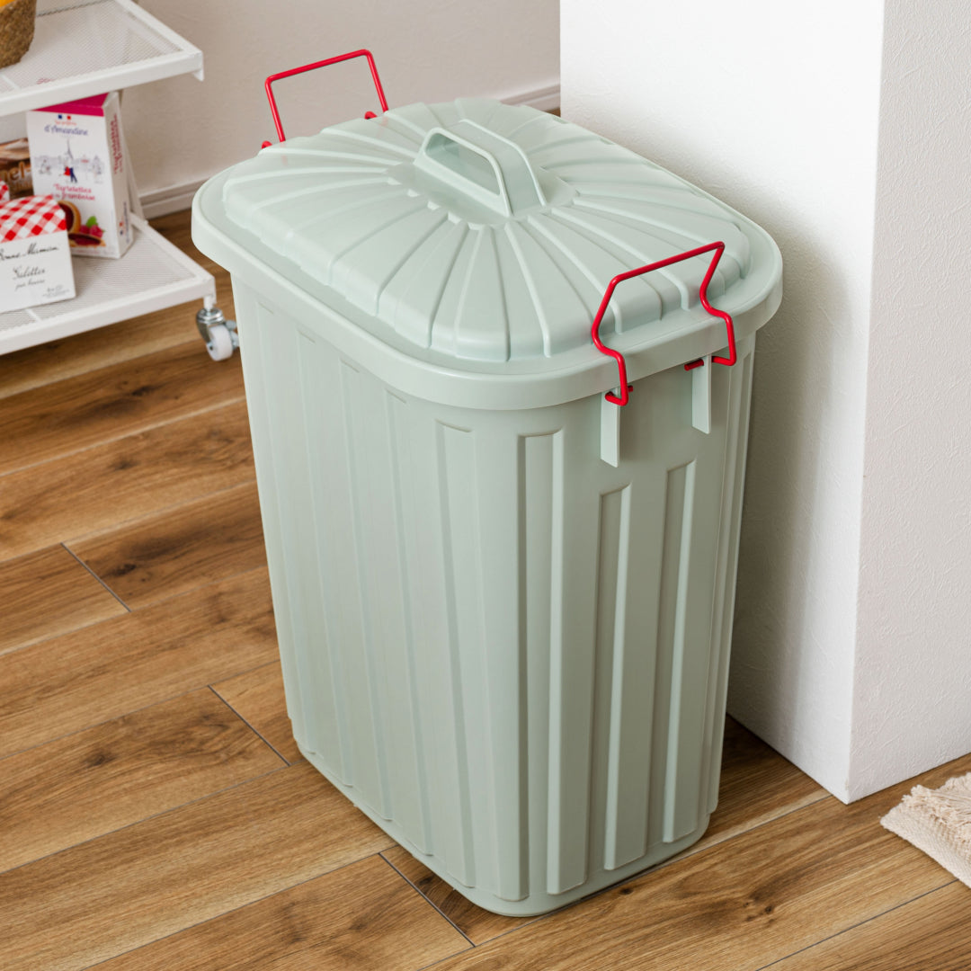 軽くてタフ！屋外OKなロック付きトラッシュカン60L《日本製》