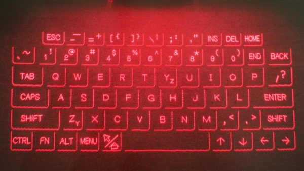 ASCII.jp：R2-D2のバーチャルキーボードを使ってみた！ かっこいいだけ