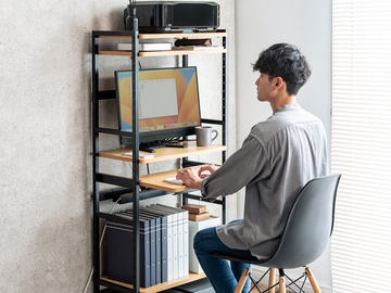 エレクター、シェルフシリーズを踏襲しつつ机としての機能美を追及した