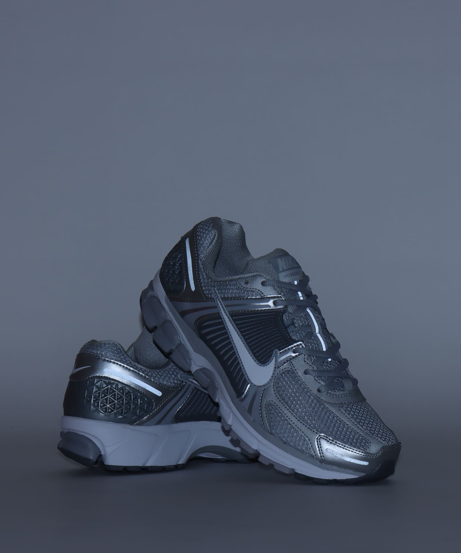NIKE ZOOM VOMERO 5 WOLF GREY/WHITE-METALLIC SILVER （ナイキ ズーム