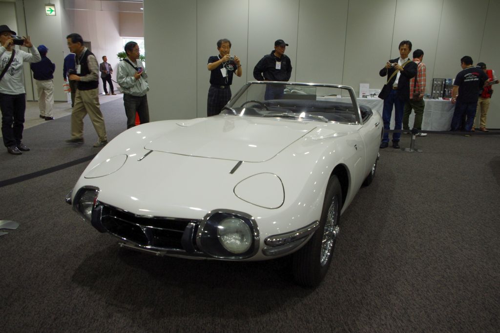 幻の名車」トヨタ2000GTボンドカーが並ぶ…トヨタ博物館・トヨタ2000GT