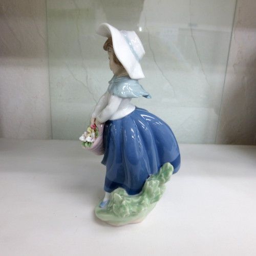 リヤドロ 陶器製少女像 青色と白色 リヤドロ 陶器製少女像 青色と白色