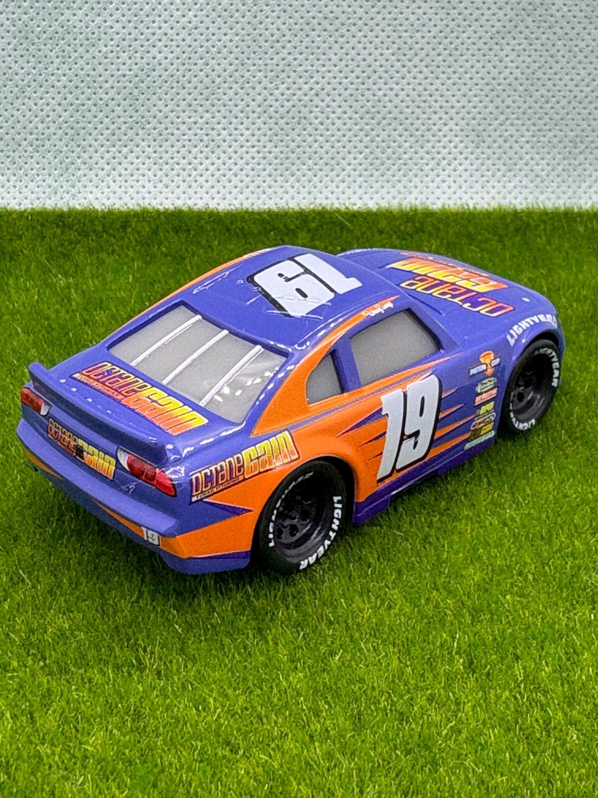 新品】カーズ ミニカー ボビー・スウィフト19番 - メルカリ