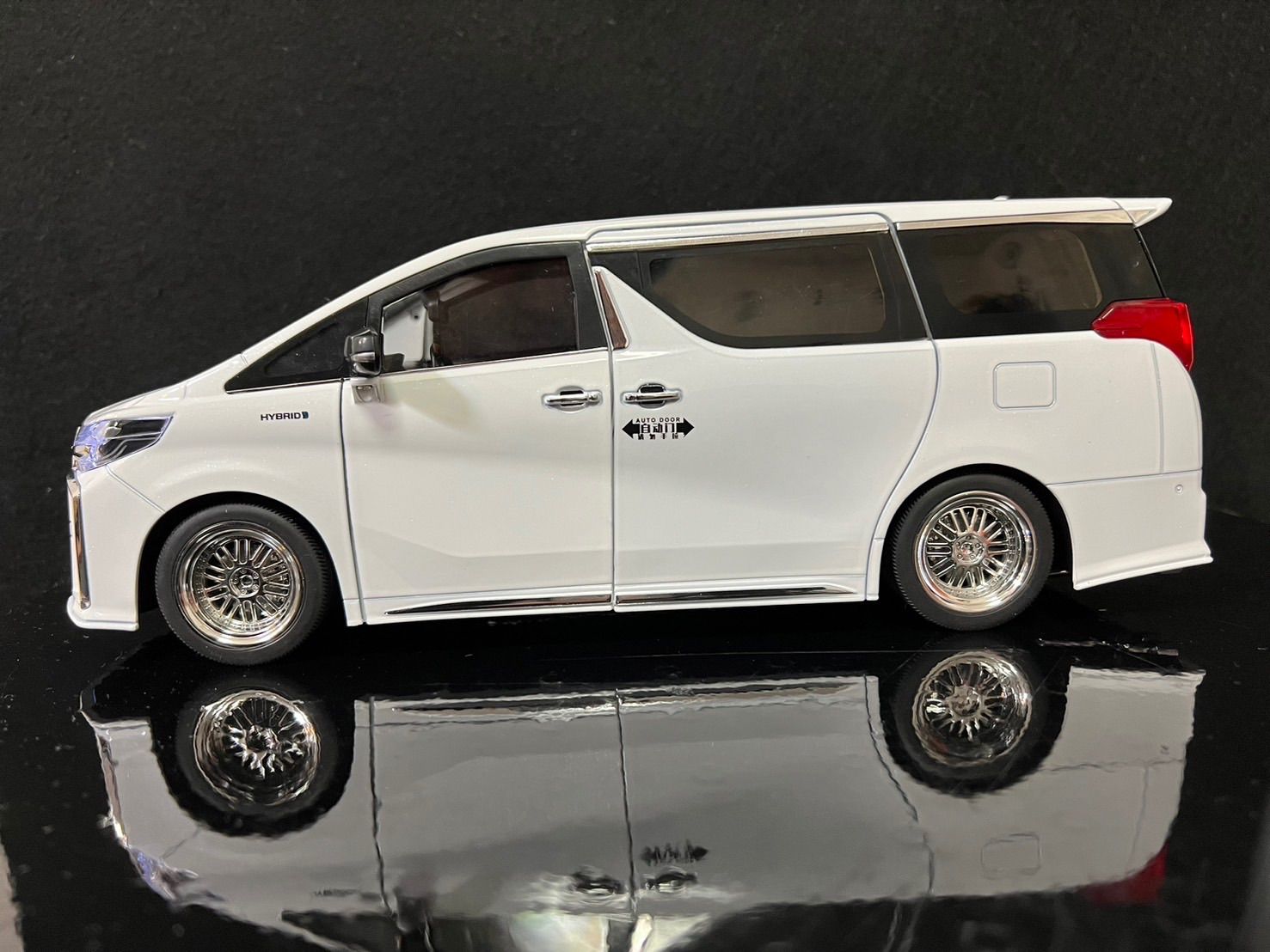 トヨタ TOYOTA アルファード 1/18 ミニカー ホワイト H171 - メルカリ