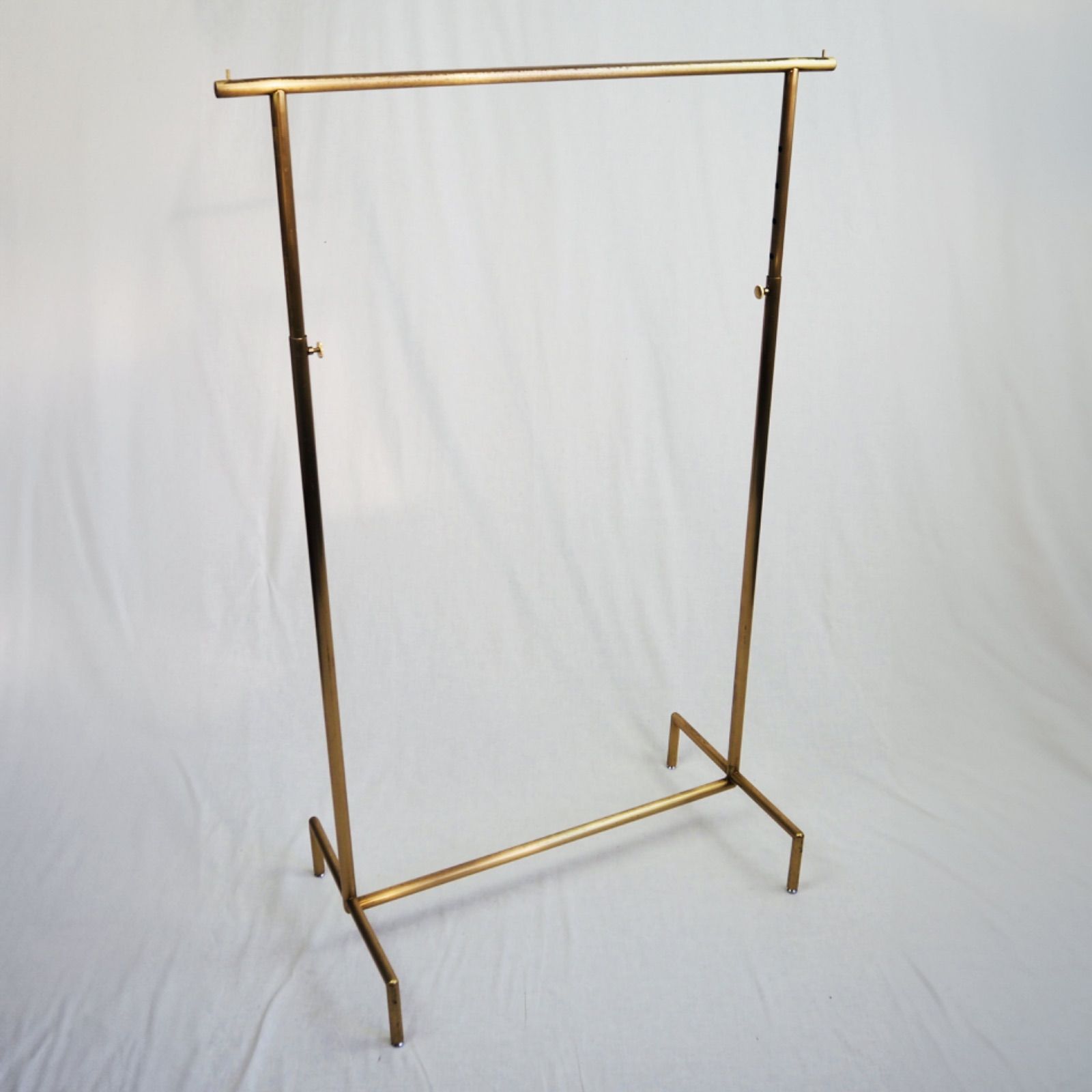 再入荷】ハンガーラック W85cm 高さ可変 アンティークゴールド - メルカリ