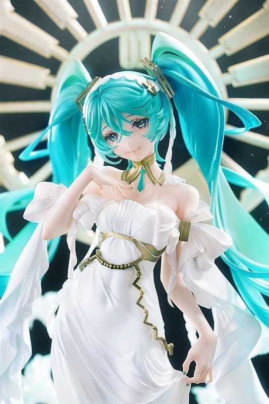 まるで女神のような美しさ…！初音ミクが米山舞氏デザインによる姿で