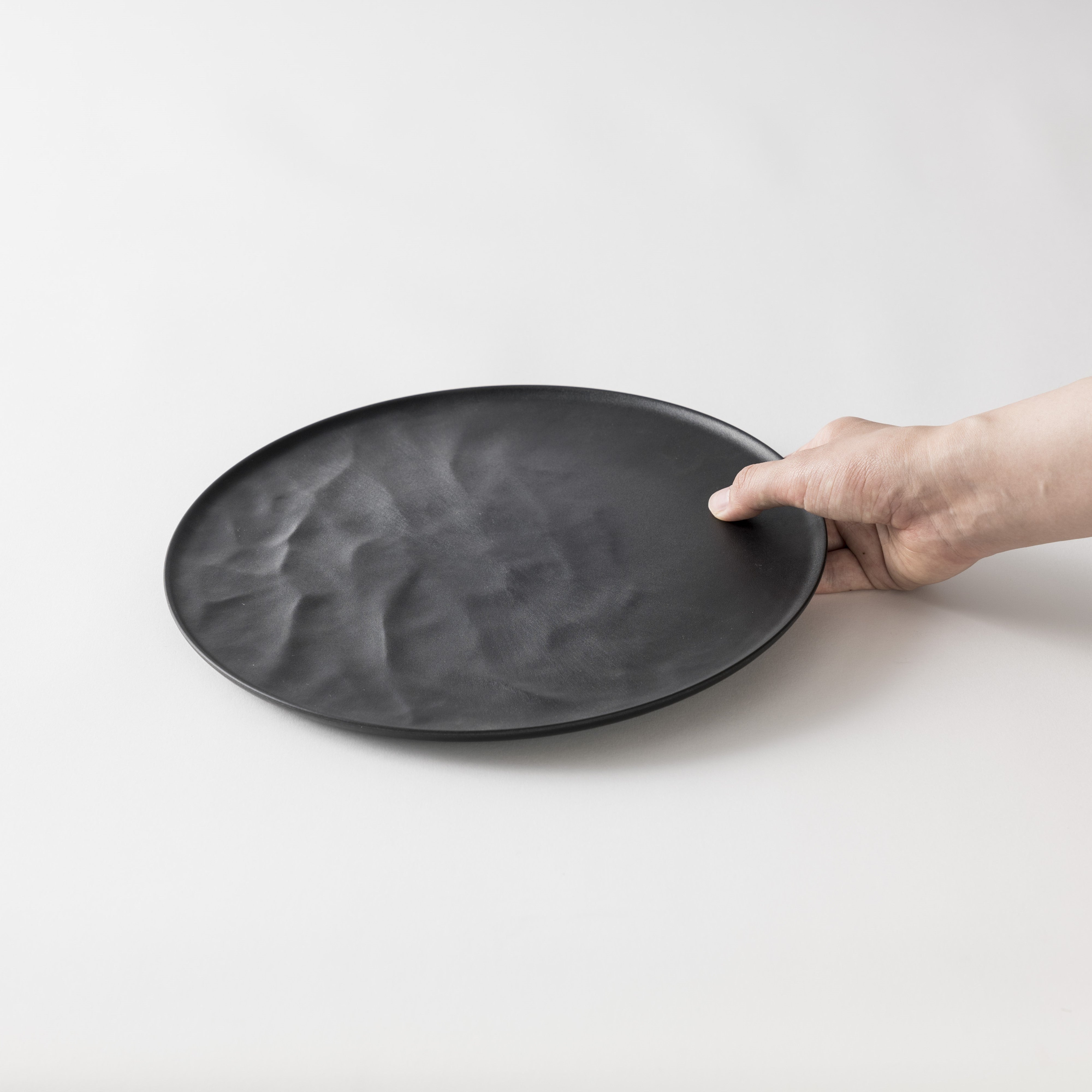 落としても割れない「大皿ウェーブ (27cm)」