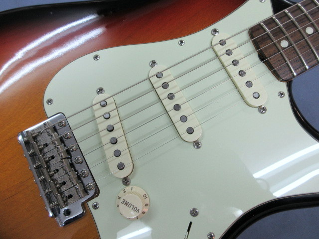 Fender American Vintage '62 Stratocaster Thin Lacquer 3CS / LINDY