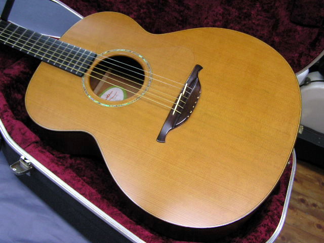 Lowden O-10 – 神戸ギターショップ B-West