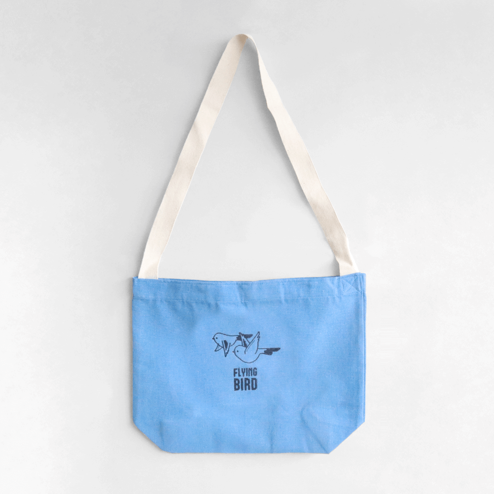 刺繍ショルダートートバッグ FLYING BIRD 空を飛ぶシマエナガ｜BIRDSTORY