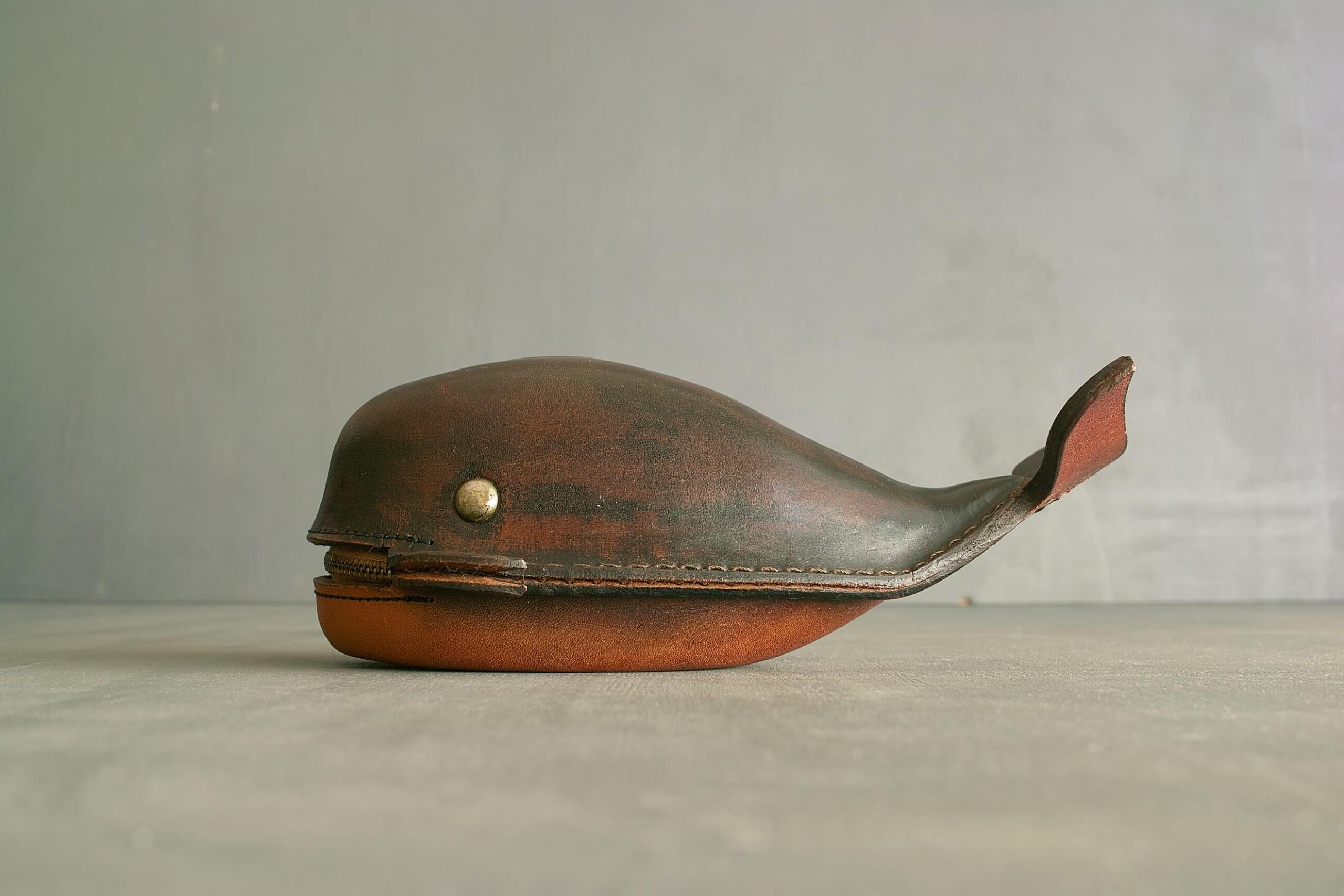 No.7478「ヌメ革の貯金箱〈クジラ〉：鴻池製作所」SOLD | ボルトナット