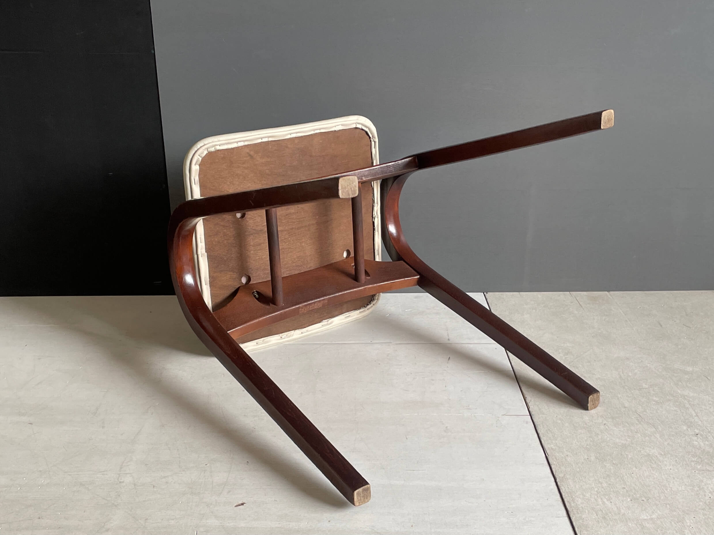No.10106F「秋田木工スツール〈No.202〉本革/ホワイト：剣持勇」SOLD