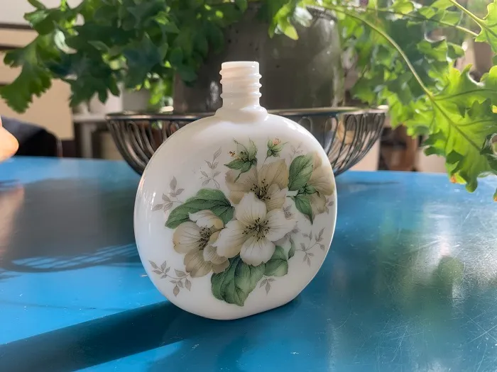 SOLDOUT-ドイツ 70s 白いお花 香水瓶 空きボトル 花瓶 ミルクガラス