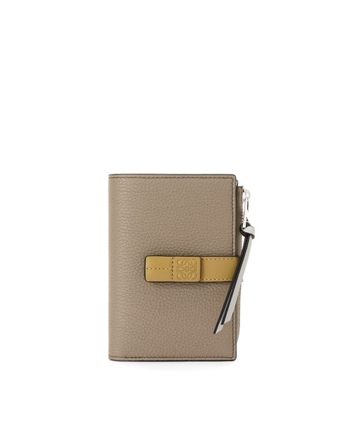 LOEWE（ロエベ）の「スリム ジップ バイフォールド ウォレット (ソフト