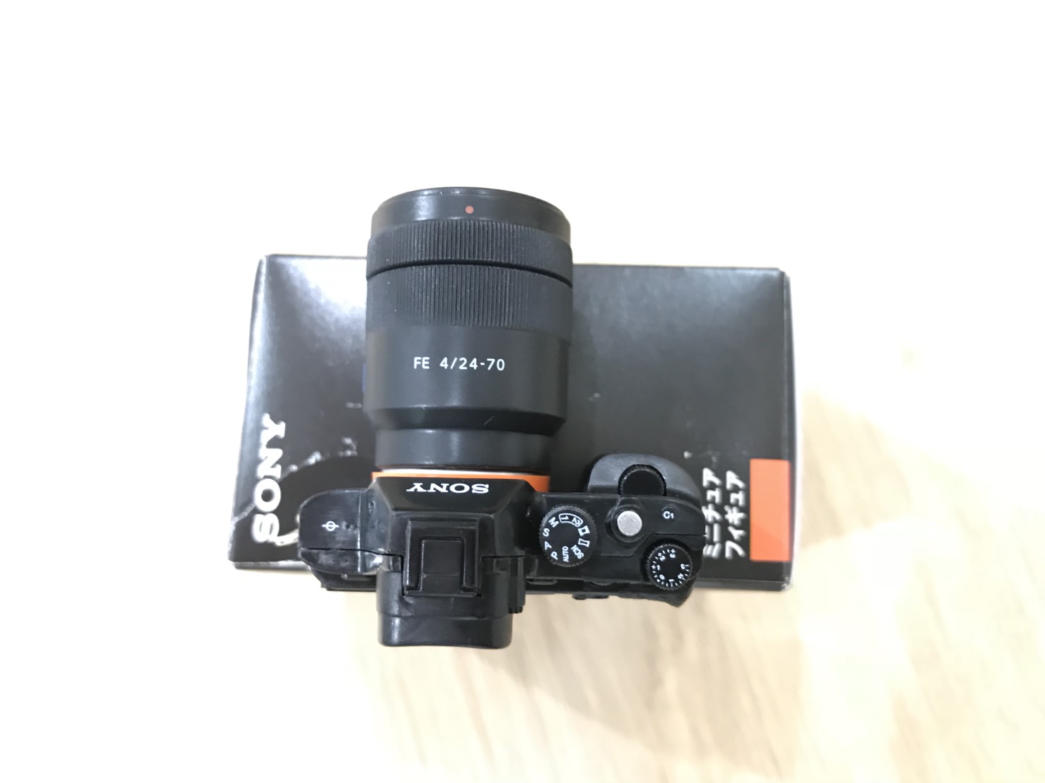 編集部に激レア SONY α7 ミニチュアフィギュアがやってきた！｜Camoor