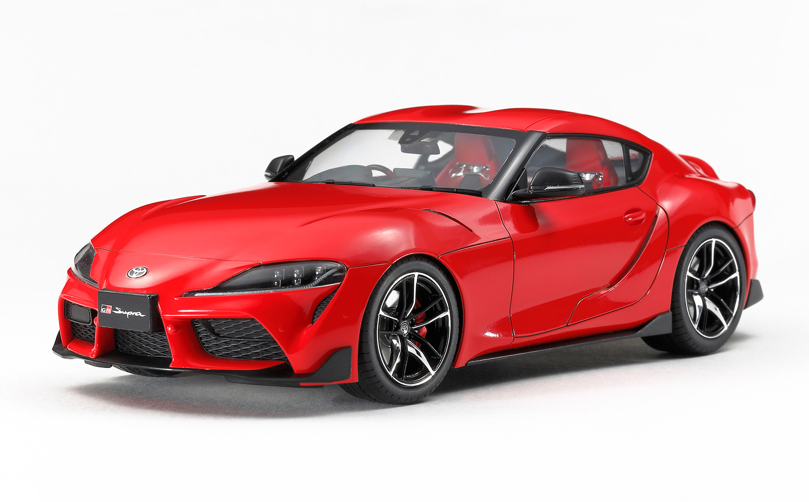 タミヤ、「トヨタ GR スープラ」のプラモデルとミニ四駆 - Car Watch