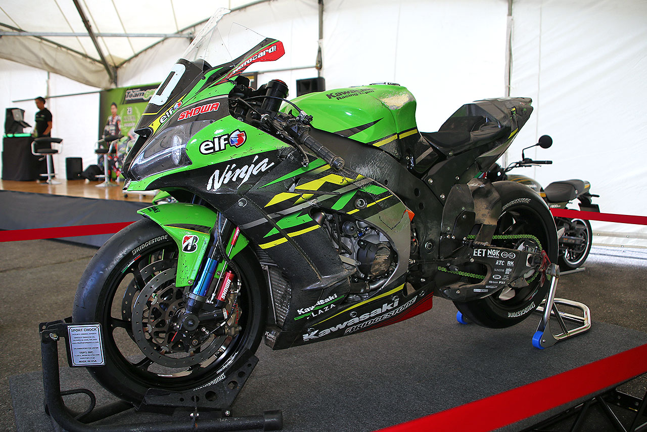 26年ぶりに鈴鹿8耐制したカワサキNinja ZX-10RRが傷、汚れそのままで