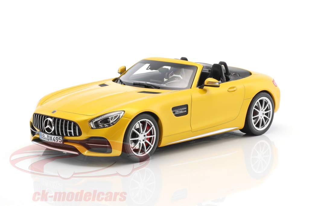 Spring already at home: The Mercedes-AMG GT Roadster