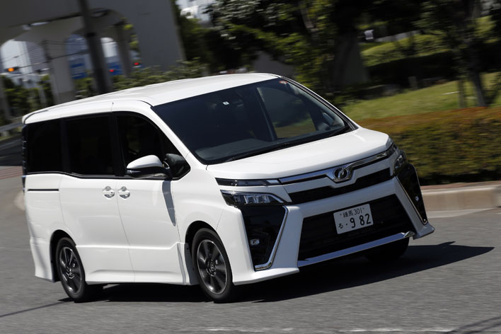 トヨタ 新型ヴォクシーZS 試乗レポート｜デビュー4年目の