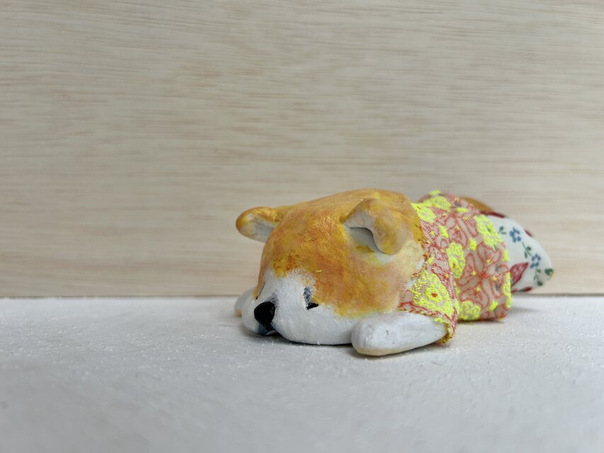 おひるねぺちょーん 秋田犬 お菓子 アートドール | iichi 日々の暮らし